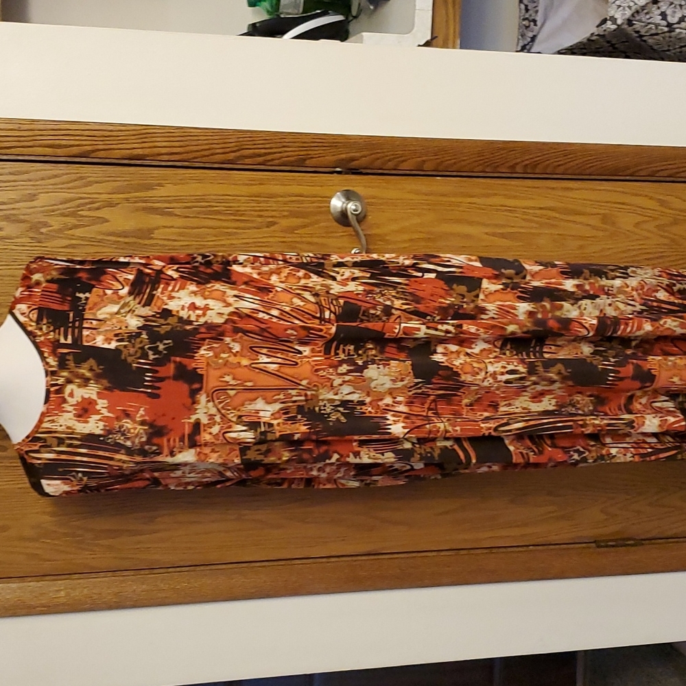 HOUSE BRAND LONG SLINKY FEEL DRESS SLEEVELESS WITH POCKETS IN FALL BROWNS 1X